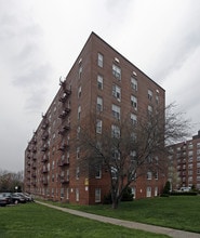 Silver Lake Apartments in Staten Island, NY - Foto de edificio - Building Photo