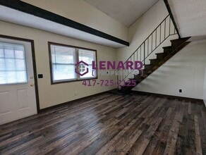 245 W College St in Bolivar, MO - Building Photo - Building Photo