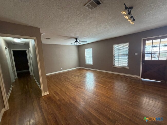 127 Hillcrest Dr in Luling, TX - Building Photo - Building Photo