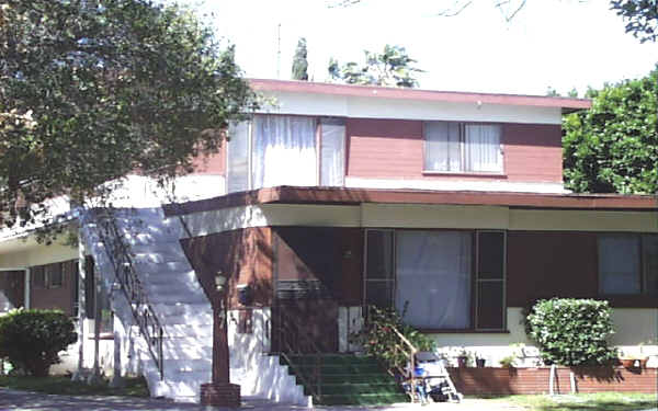 141 Carr Dr in Glendale, CA - Building Photo