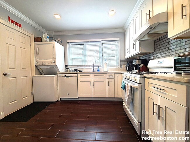 19 Larose Pl, Unit 1 in Boston, MA - Foto de edificio - Building Photo