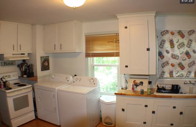 386 Main St, Unit 201 in Biddeford, ME - Foto de edificio - Building Photo