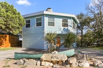 1433 Riviera Dr, Unit 5201-2D in Canyon Lake, TX - Building Photo - Building Photo