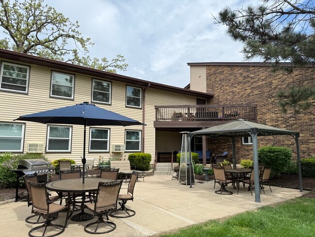 Countryside Village Apartments in Yorkville, IL - Building Photo - Building Photo