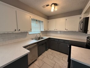 1668 S Redbud Pl in Broken Arrow, OK - Building Photo - Building Photo