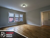 2207 W Eastwood Ave, Unit 3 in Chicago, IL - Building Photo - Building Photo