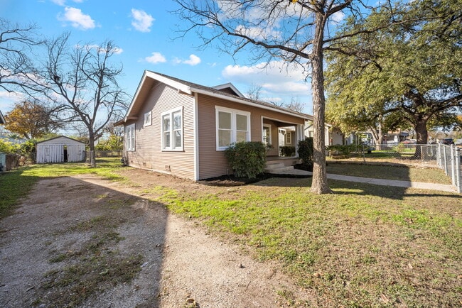 1814 Pasadena St in San Antonio, TX - Building Photo - Building Photo