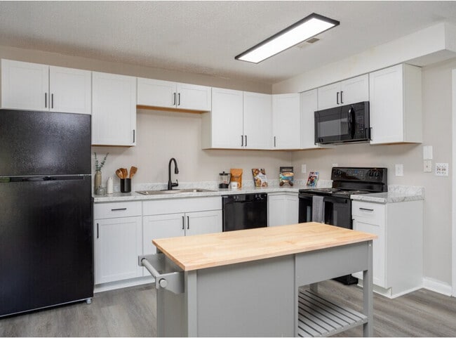 Brookside Apartments in Raleigh, NC - Building Photo - Building Photo
