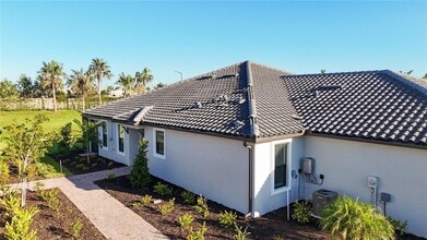 10072 Morning Mist Ln, Unit 528 in Sarasota, FL - Building Photo - Building Photo