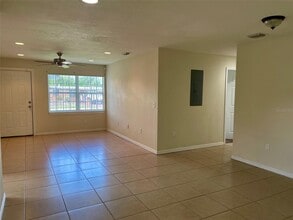 2170 W Airport Blvd in Sanford, FL - Building Photo - Building Photo