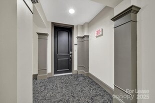 4620 Piedmont Row Dr in Charlotte, NC - Building Photo