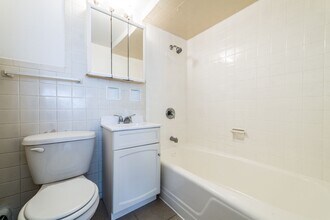 7101 S Artesian Ave Chicago, IL 60629 in Chicago, IL - Building Photo - Building Photo