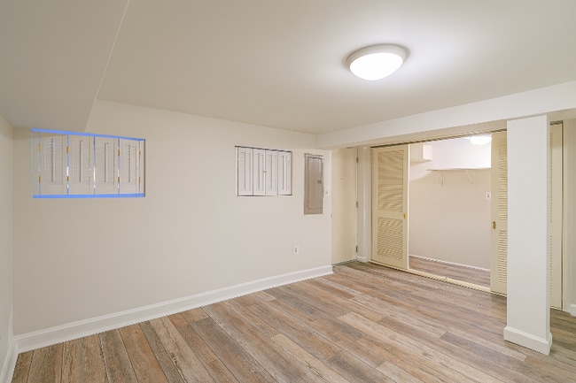 property at 611 Otis Pl NW