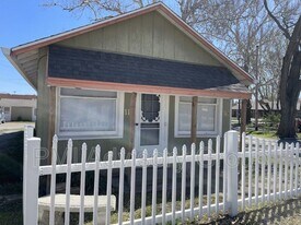 308 Chestnut St in Silver Lake, KS - Building Photo