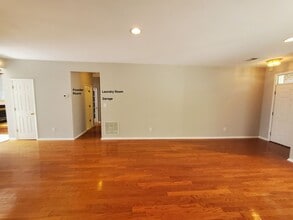 19 Cornell Dr in East Brunswick, NJ - Building Photo - Building Photo