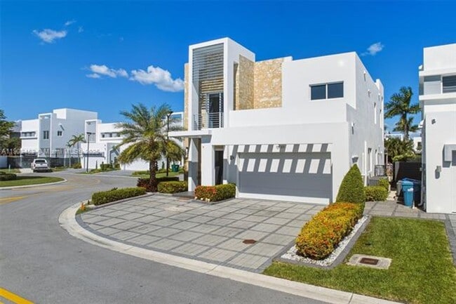 10359 NW 67th Terrace