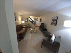 26 Treetop Dr in Fairport, NY - Building Photo - Building Photo