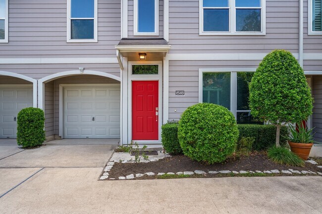 1518 Sutton St in Houston, TX - Foto de edificio - Building Photo