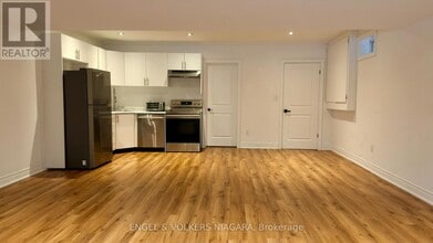 7171 Lionshead Ave in Niagara Falls, ON - Building Photo - Building Photo