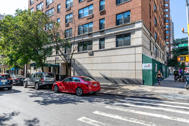 200 E 84th St in New York, NY - Foto de edificio - Building Photo