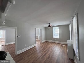 102 Tennis Ave in Ambler, PA - Building Photo - Building Photo