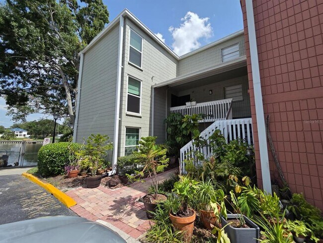 property at 2424 W Tampa Bay Blvd