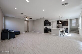 3813 E Branham Ln in Phoenix, AZ - Foto de edificio - Building Photo