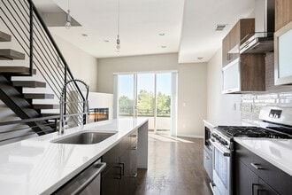 2602 W 24th Ave, Unit 8 in Denver, CO - Foto de edificio - Building Photo