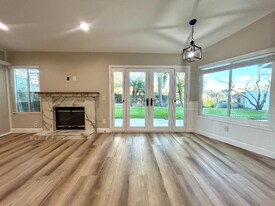 1742 Oakview Way in Upland, CA - Building Photo