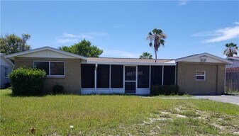 2531 Almond Dr in Holiday, FL - Building Photo
