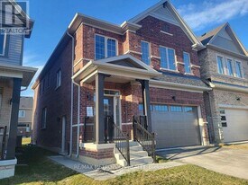 31 Shepherd Dr in Barrie, ON - Building Photo