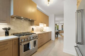 24 Denison Square, Unit SI ID1403813P in Toronto, ON - Building Photo - Building Photo