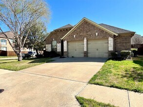 808 Partridge Dr in Aubrey, TX - Foto de edificio - Building Photo