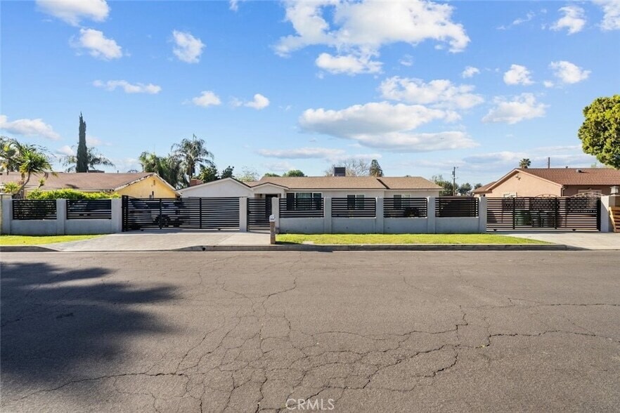 16334 Community St, Unit B-B24 in Los Angeles, CA - Building Photo