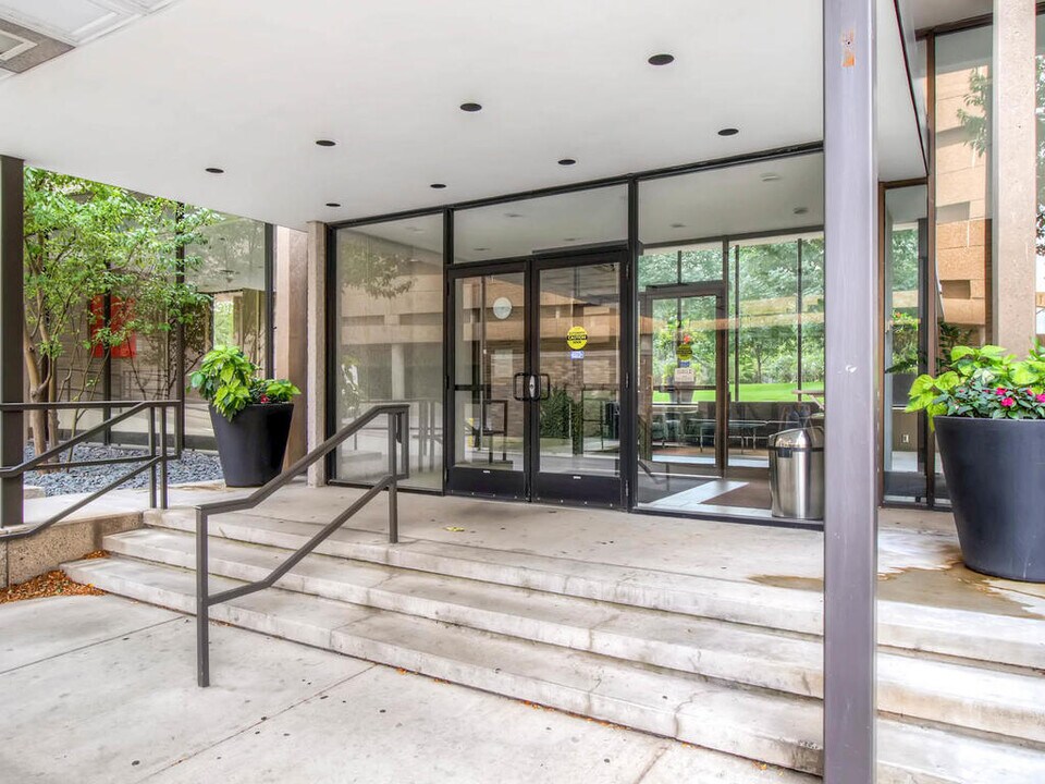 15 S 1st St, Unit A208 in Minneapolis, MN - Building Photo