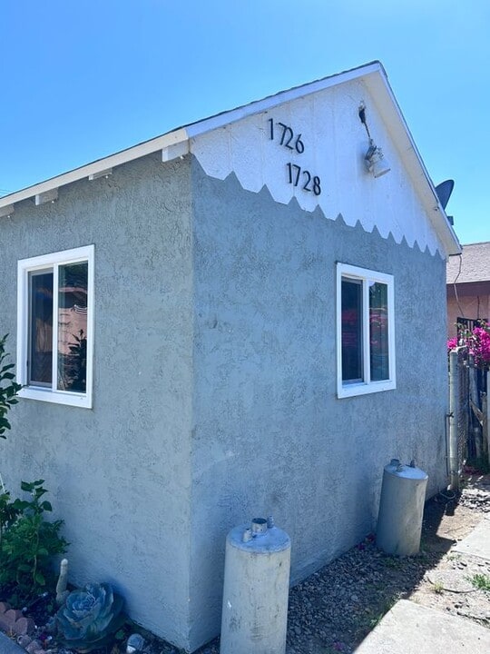 1728 W 55th St in Los Angeles, CA - Building Photo