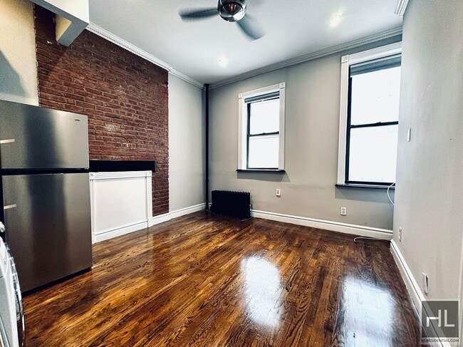 Clinton Street in New York, NY - Building Photo - Building Photo