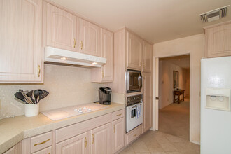 9 Wake Forest Ct in Rancho Mirage, CA - Building Photo - Building Photo