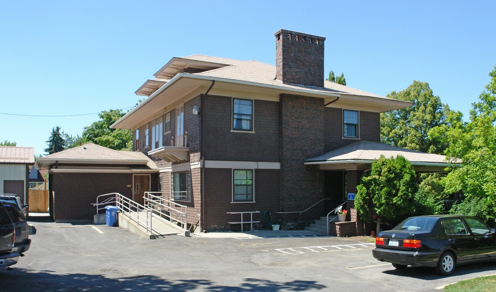 Kenwood Apartments in Bethesda, MD - Building Photo