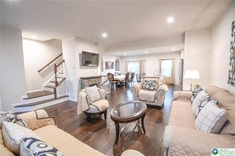 2396 Cook Dr in Easton, PA - Foto de edificio - Building Photo