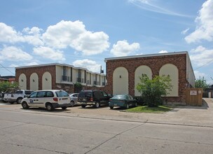 3900 Hessmer Ave in Metairie, LA - Building Photo - Building Photo