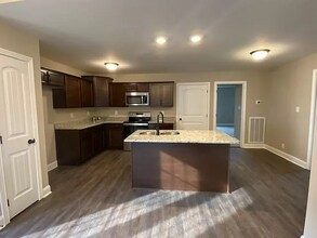 201 Geneva Ln in Clarksville, TN - Building Photo - Building Photo