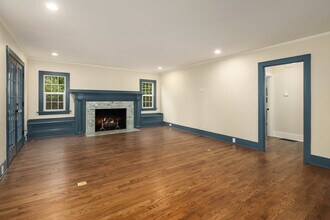 10425 Des Moines Memorial Dr S in Seattle, WA - Building Photo - Building Photo