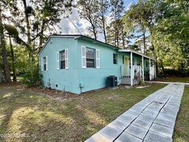 93 Lewis St in Atlantic Beach, FL - Building Photo