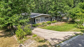 16 Duvall Ln in Bella Vista, AR - Building Photo