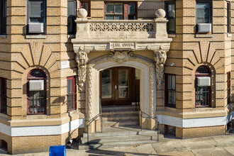 Earl Court Apartments in Baltimore, MD - Building Photo - Building Photo