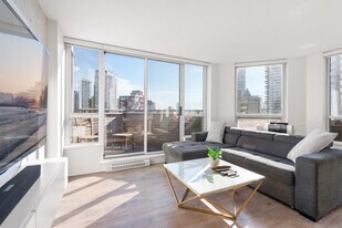 1212 Howe St in Vancouver, BC - Building Photo