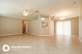 721 NW Douglas Cir in Cape Coral, FL - Foto de edificio - Building Photo