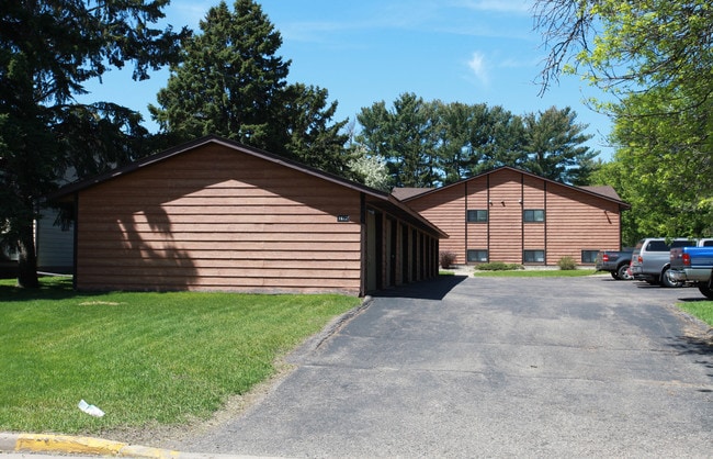 1613 Pinewood Ln in Hudson, WI - Building Photo - Building Photo