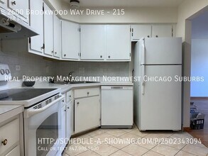 2600 Brookwood Way Dr-Unit -215 in Rolling Meadows, IL - Building Photo - Building Photo